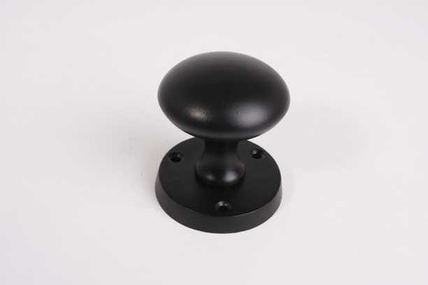 esthetisch Mok schaak Deurknop rond draaibaar zwart op messing 54mm per paar