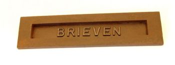 Brievenbus geveerd gietijzer roest met tekst brieven