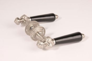 Deurklinken (paar) geborsted nikkel met zwart porselein