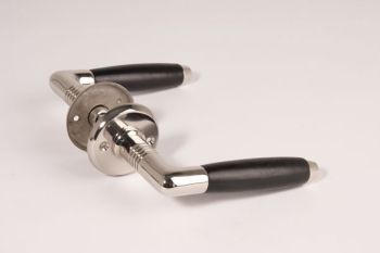 Deurkruk (paar) ton-model nikkel met Bakeliet RONDE rozetten