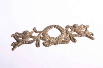 Klassiek sier ornament 2 engelen met krans brons antiek