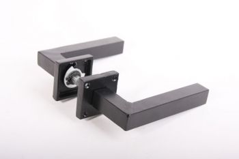 Deurkruk zwart industreel 130mm met geveerde rozetten per paar