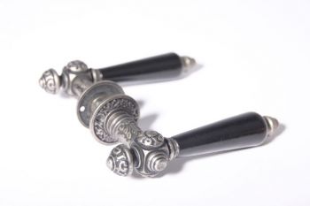 Deurklinken zilver antiek met zwart porselein per paar