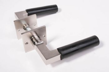 Deurkruk Bauhaus geborsteld nikkel oude look met bakeliet 120mm