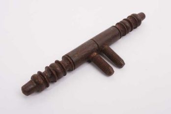 Groot klassiek paumelle scharnier roest ijzer met sierknop 16mm.