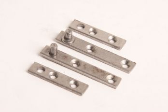 Speuntje voor 1 deurtje gemaakt van onbehandeld blank ijzer 50mm zs