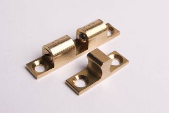 Kogelsnapper voor het sluiten van deurtjes 43mm massief messing