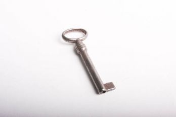 Sleutel blank onafgewerkt lengte 70mm met gat en kleine baard