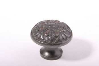 Knopje met franse lelie gietijzer grijs/tinkleur rond 38mm