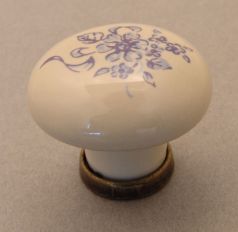 Knop wit porselein 31mm met blauwe bloem en brons antiek