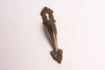 Verticale greep met sleutelgat klassiek brons antiek 14mm