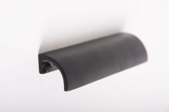 Greep zwart op massief messing 64mm, 96mm of 128mm