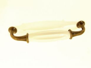 Greep brons antiek 128mm wit ribbel porselein