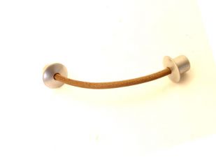 Greep mat nikkel met leder 64mm