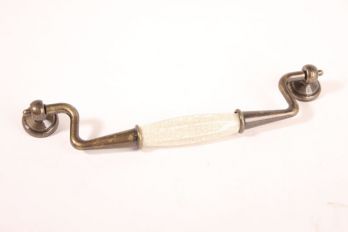 Greep brons antiek 192mm wit krakkelee ribbel porselein