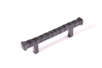 Greep gietijzer zwart 96mm brut