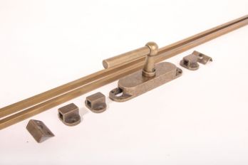 Krukespagnolet Chemin de fer L-kruk brons antiek met stangen.