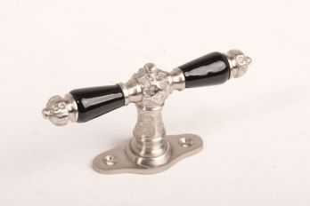 Raamkruk 122mm geborsteld nikkel met zwart porselein 7mm