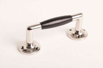 Greep met voetje 135mm blinkend nikkel met zwart ebbenhout