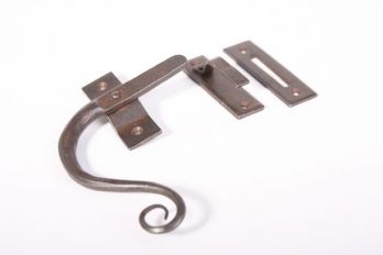 Raamsluiting GESMEED 110mm roest of tinkleur met aanslag LINKS