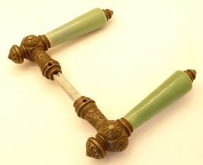 Deurklinken (paar) brons antiek met groen porselein.