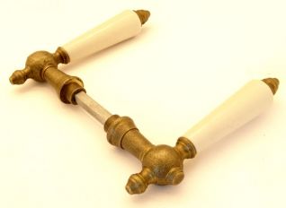 Deurklinken (paar) brons antiek met antiek wit porselein.