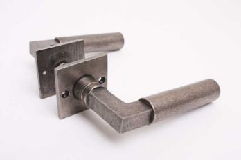 Deurkruk Bauhaus 120mm zilver antiek met rozetten per paar