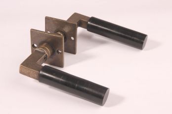Deurkruk Bauhaus brons antiek met bakeliet 120mm