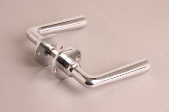 Deauklink (paar) Kramer blinkend chroom incl. rozetten uit de Bauhaus periode