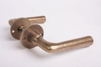 Deurklink (paar) Bauhaus Kramer brons antiek incl. rozetten uit de Bauhaus periode