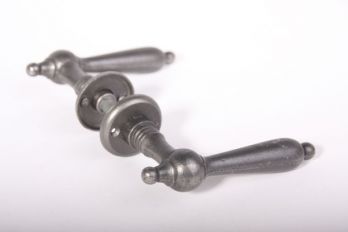 Deurklinken (paar) metaal grijze kleur 140mm met ronde rozetten