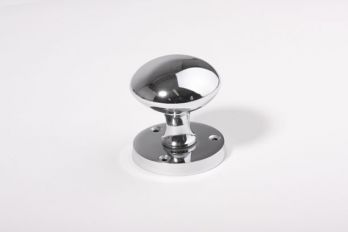 De knop heeft een diameter van 54mm en komt in totaal 64mm naar voren. De rozet heeft een diameter van ongeveer 68mm.