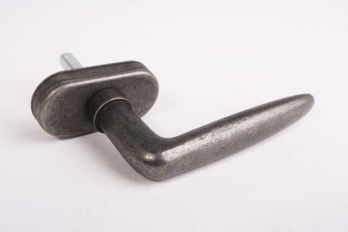 Raamkruk voor draai-kiep Dudok zilver antiek gemaakt van massief messing. Deze raamkruk is gemaakt in het Dudok model.