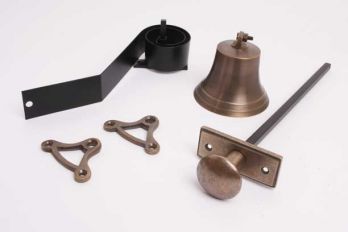 Trekbel klassiek brons antiek met ronde, platte knop en rechthoekige rozet