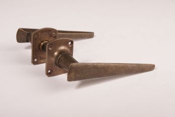 Deurkruk Art Deco met rozetten in brons antiek