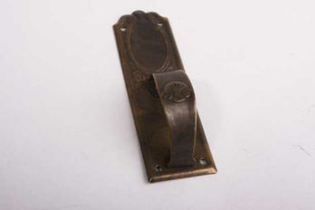 Meubelgreep dun messing verticaal brons antiek 27 mm