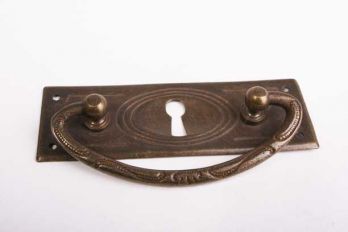 Klassieke ladegreep brons antiek 96mm met sleutelgat