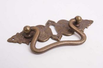 Klassieke greep voor lades brons antiek 105mm met sleutelgat