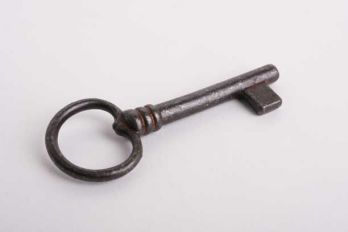 Klassieke sleutel roest ijzer 49mm met pen en baard