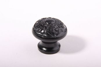 Knopje zwart rond 32mm franse lelie