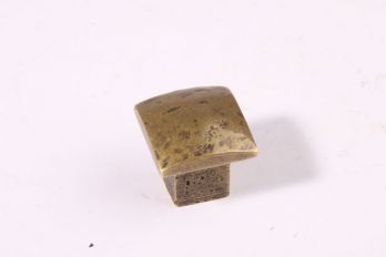 Knop vierkant brut 26mm brons antiek