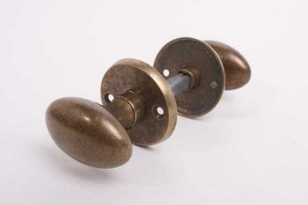 Deurknoppen voor binnendeuren in brons antiek met ronde krukrozetten per paar