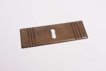 Klassieke sleutelplaat voor meubellades brons antiek dwars 33 mm