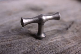 Knop T-vorm zilver grijs / antiek zilver 51mm